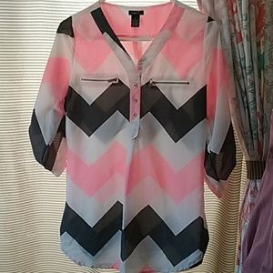 🌹3 for $25🌸Rue 21 Blouse Jagged Pattern Med